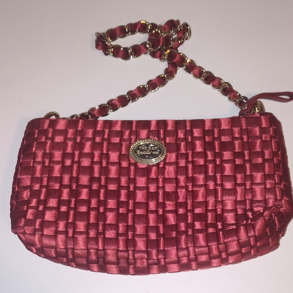 The Sak Weave Shoulder Bag Red Wine Color Breast Cancer Awareness Edition